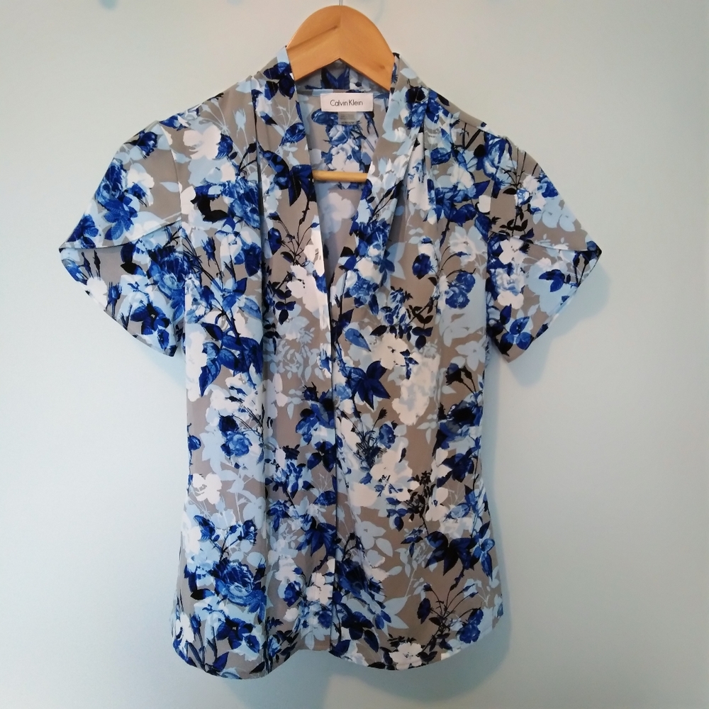 NWOT Calvin Klein Women's short-sleeve blouse